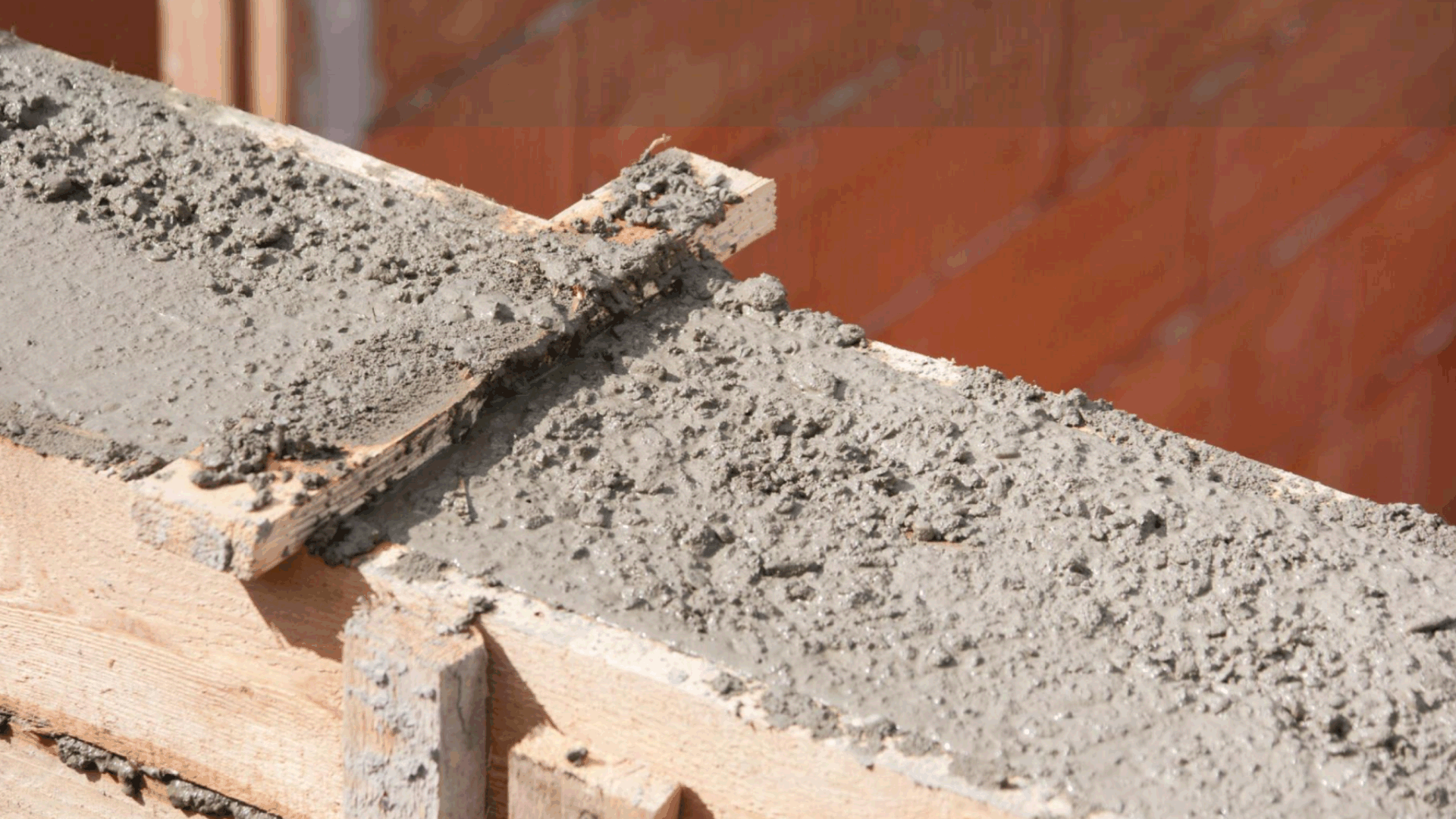 Menuangkan Beton ke Dalam Bekisting